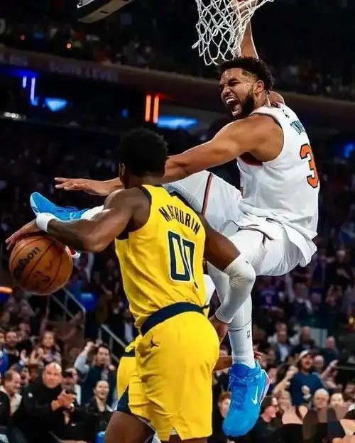 开云体育登入-NBA总决赛倒计时；纽约尼克斯集结日止住颓势；细节引发关注；底气十足；球队文化再被提及